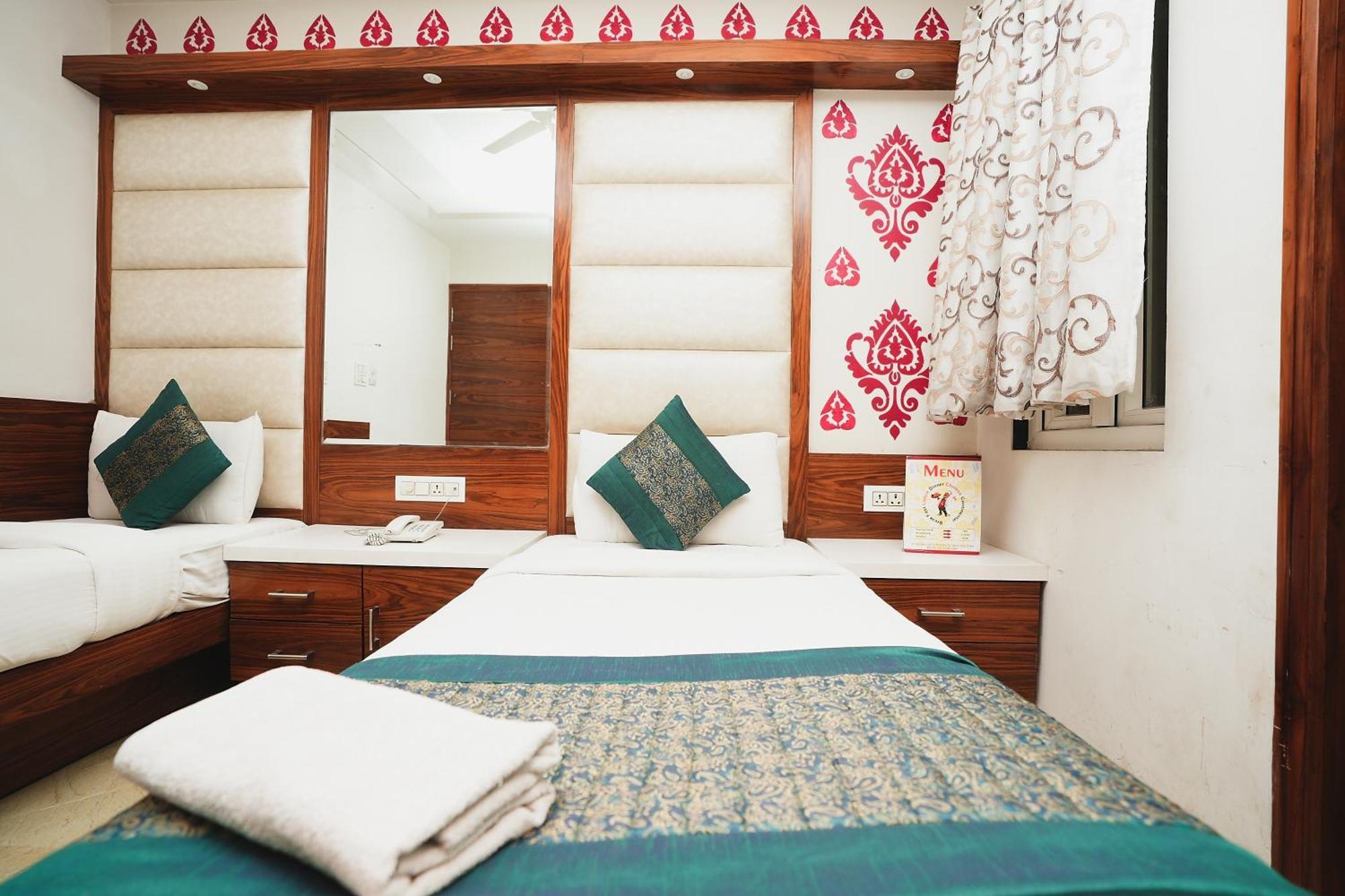 Hotel Kabir Palace Karol Bagh نيودلهي المظهر الخارجي الصورة