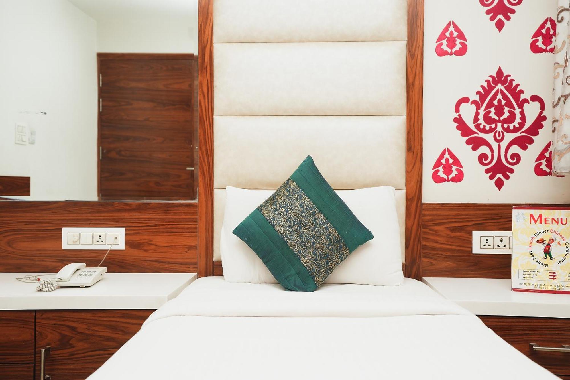 Hotel Kabir Palace Karol Bagh نيودلهي المظهر الخارجي الصورة